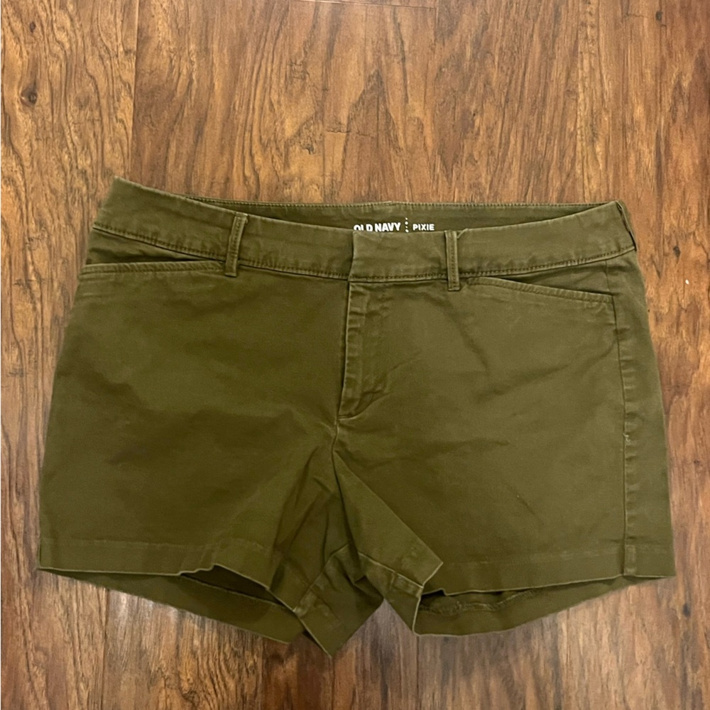 VGUC Old Navy Women’s Pixie Shorts - Green - Sz 8